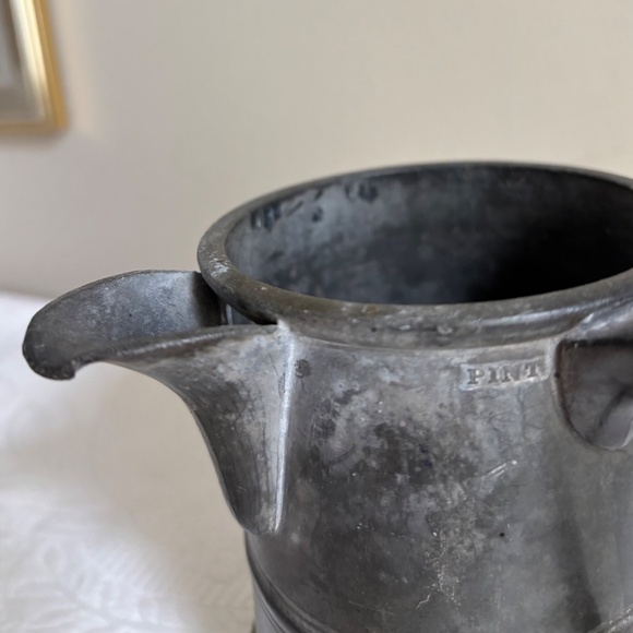 Antique Pewter Pint Tankard with Side Spout - Picture 2 of 7